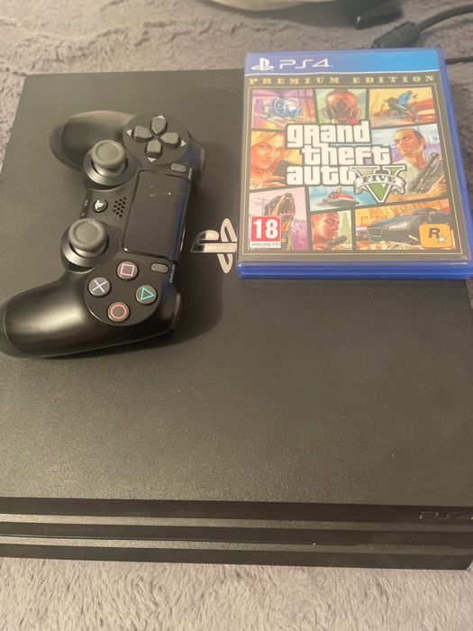 PS4 pro folosit ocazional