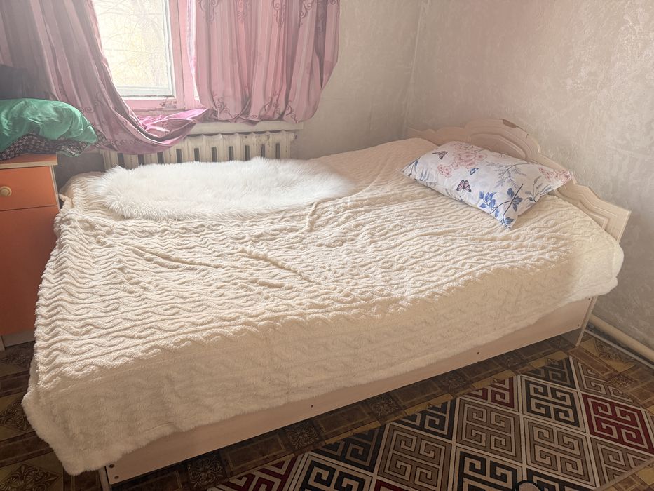 Срочно продам спальни набор