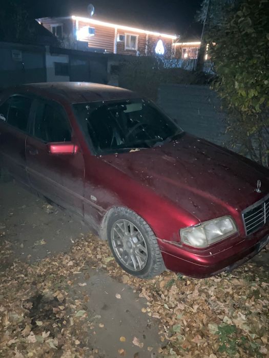 Продам легковую машину