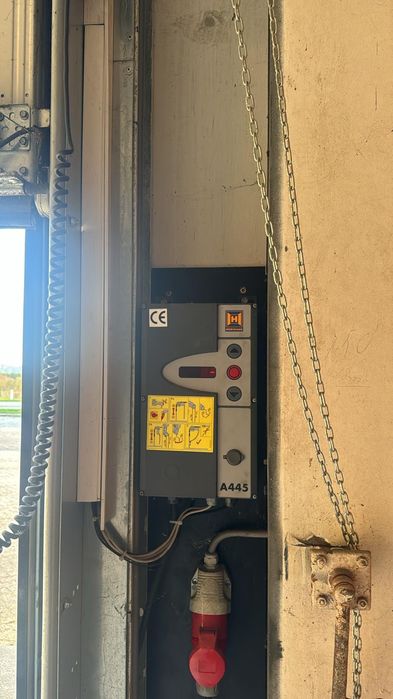 Usa industrială de hala