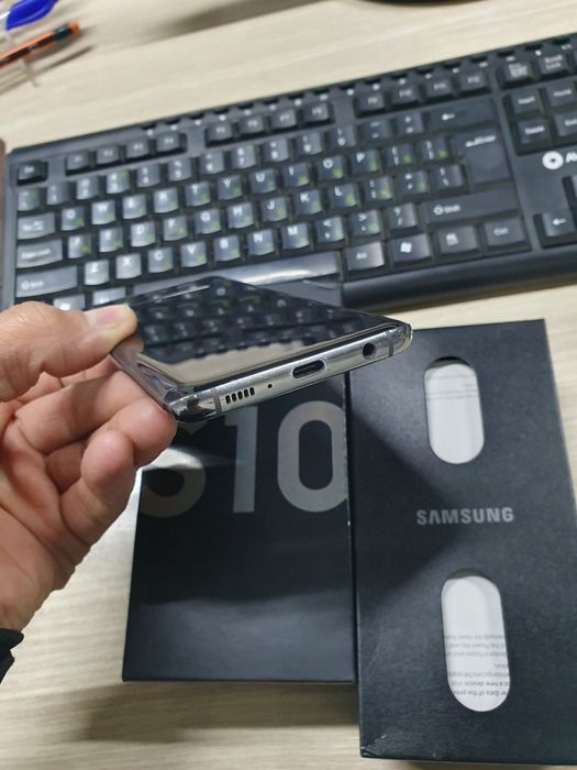 Samsung S10 8/128Gb продам