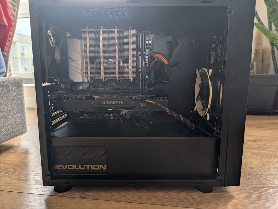 Компактен мощен компютър