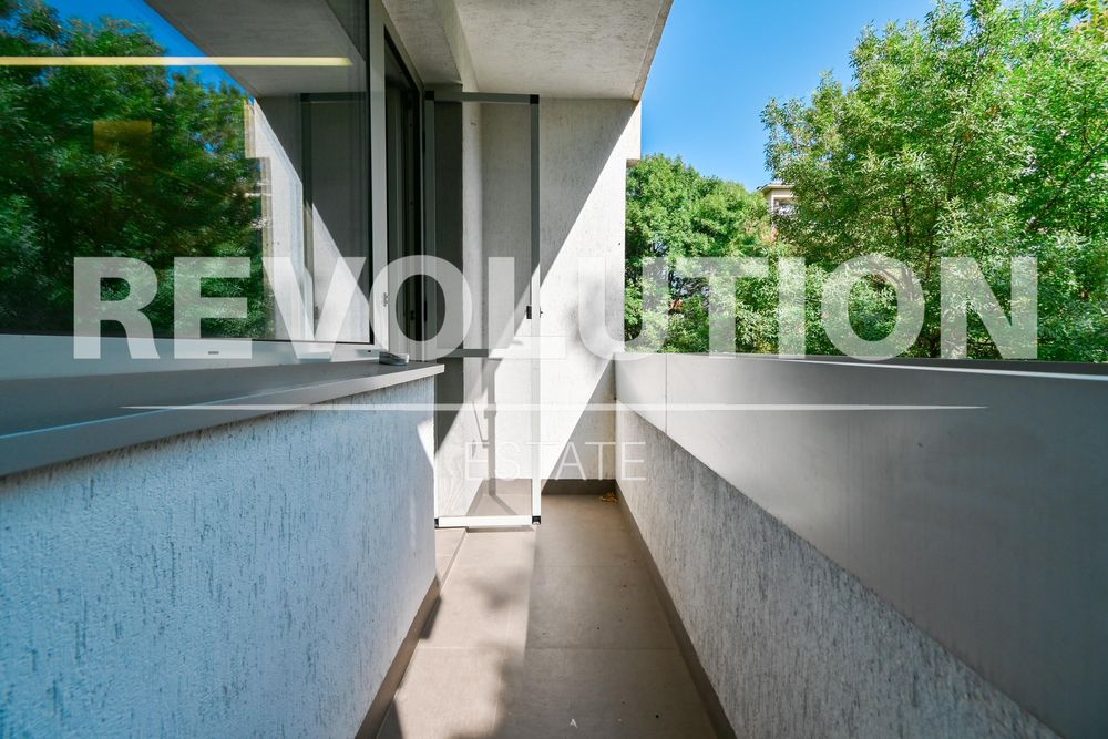 Дава се под наем Тристаен апартамент в София, Медицинска академия - 100 кв.м за 1000 € - Снимка #12