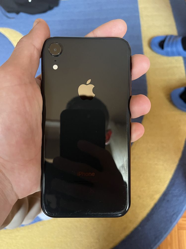 Vand iphone xr negru