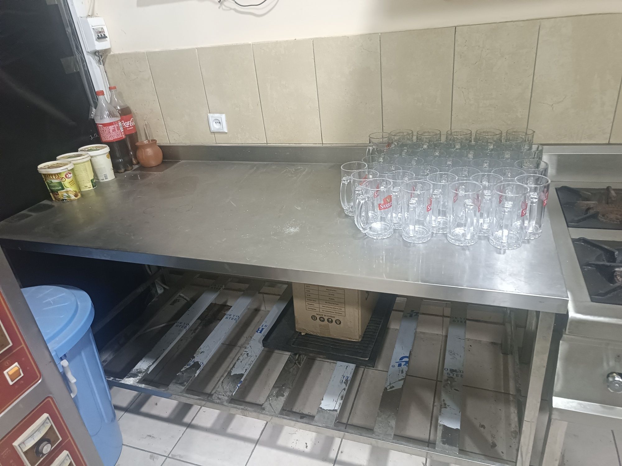 Нержавейка столлар сотилади.