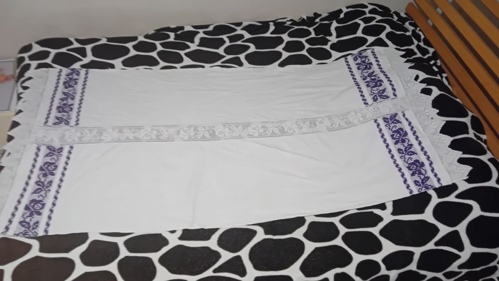 Față de masă și cearșaf tradițional țărănesc