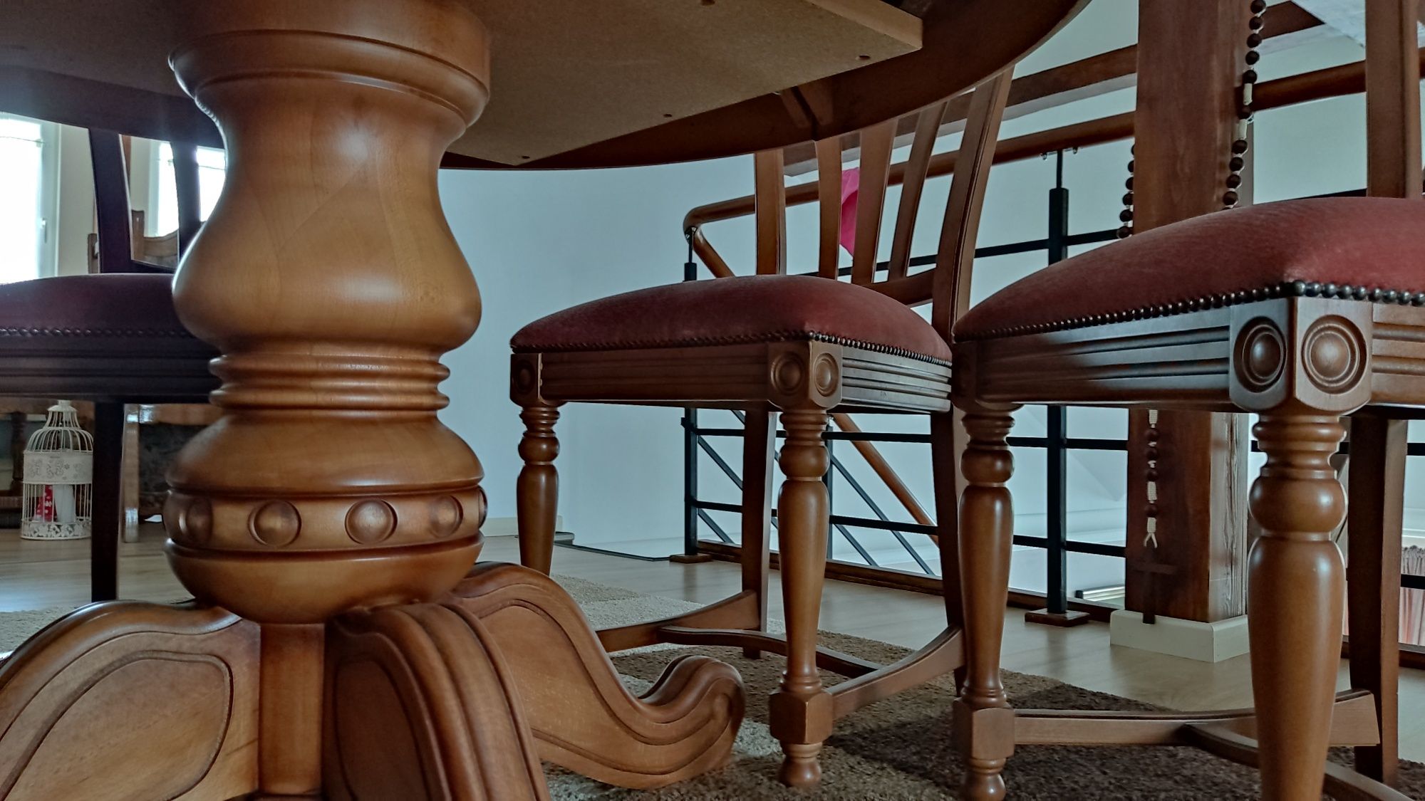 Masă cu 6 scaune din lemn masiv