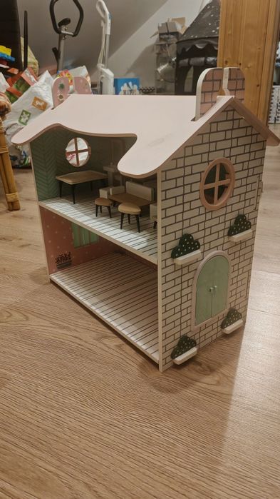 Casa de lemn jucărie