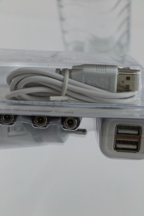 Универсално USB зарядно HYCELL 220V и 12V за кола , ново, немско