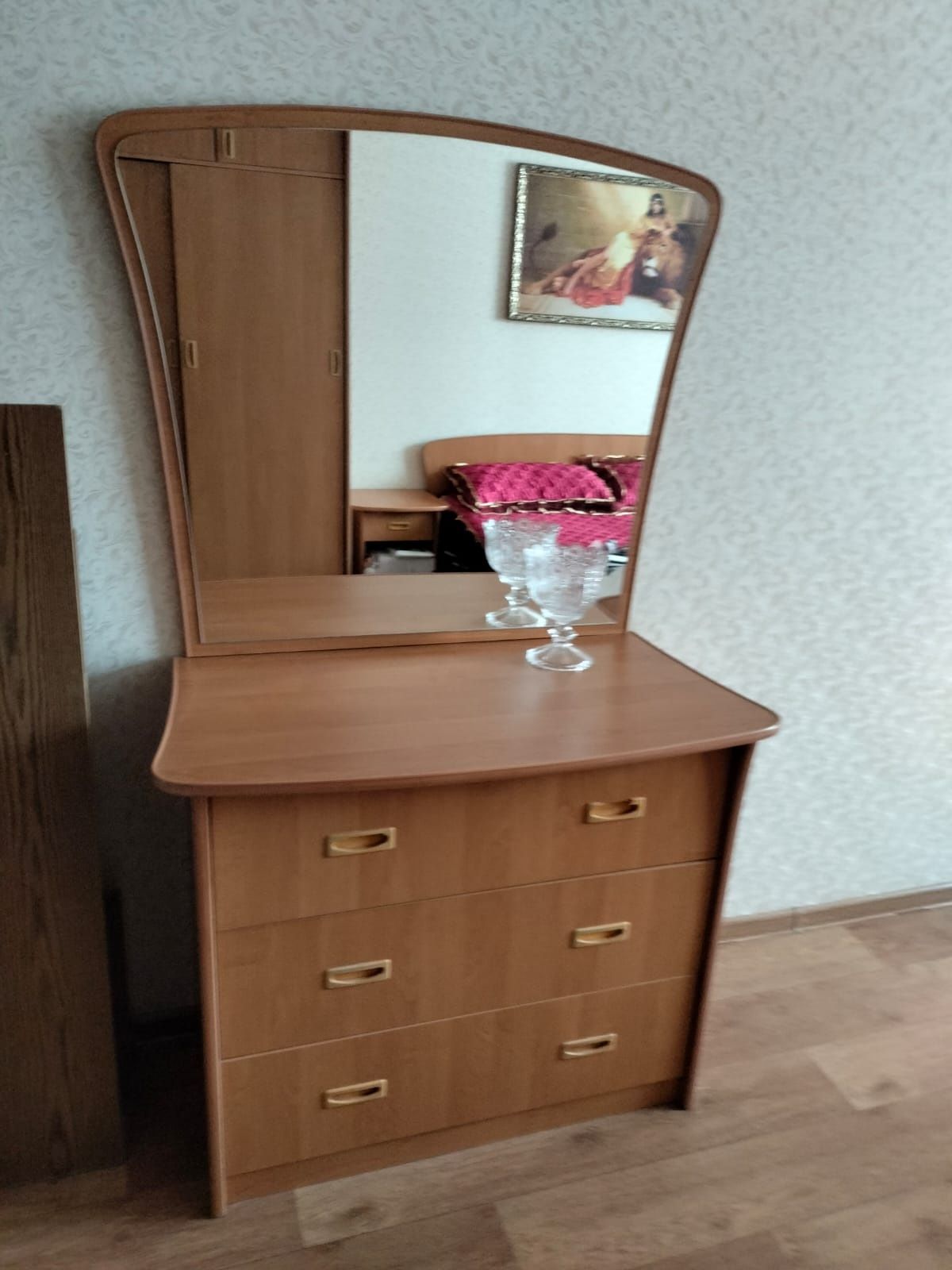 Продаётся спальный гарнитур