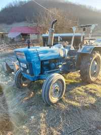 Vând tractor ford