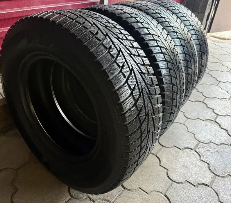 Продам резину зимнюю.  Nokian Hakkapeliitta R3 SUV 265/65/R17