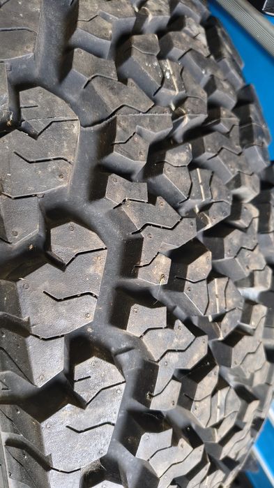 Vând o anvelopă Maxxis AT, similară cu BF Goodrich 30x9,5x15