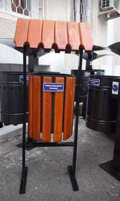 Cos de gunoi  stradal