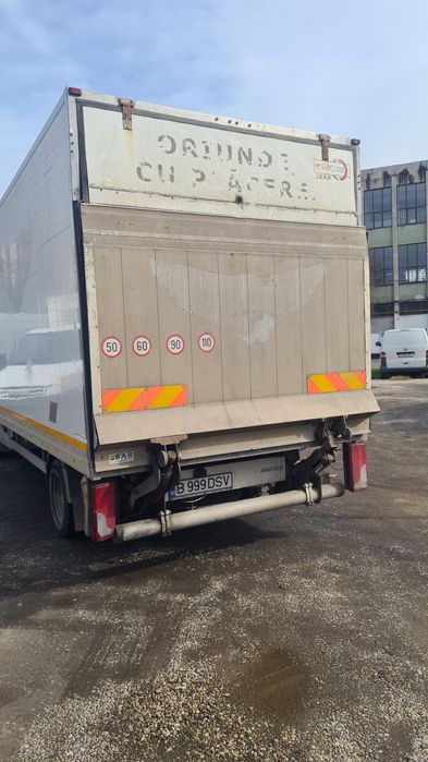 De închiriat  Duba cub lift