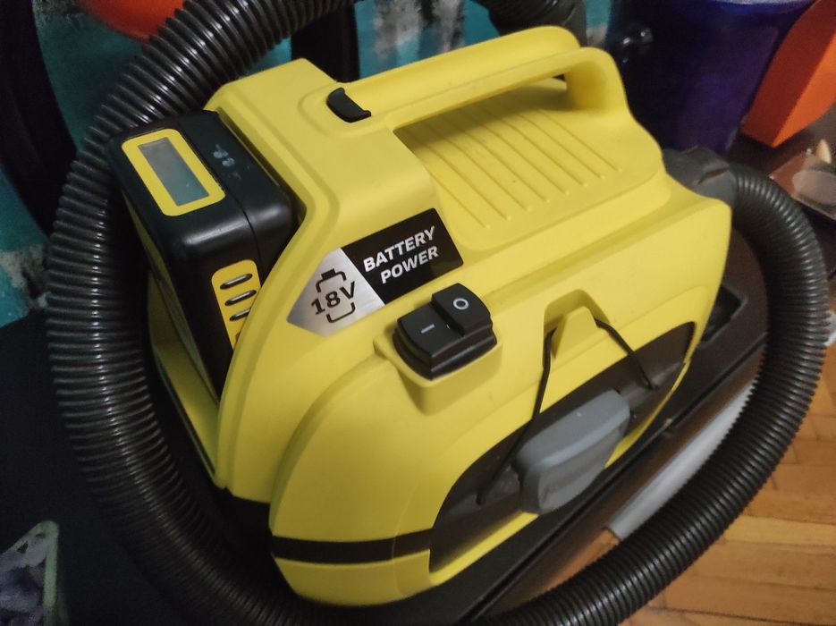 Vând aspirator Karcher VD1 cu toate accesoriile