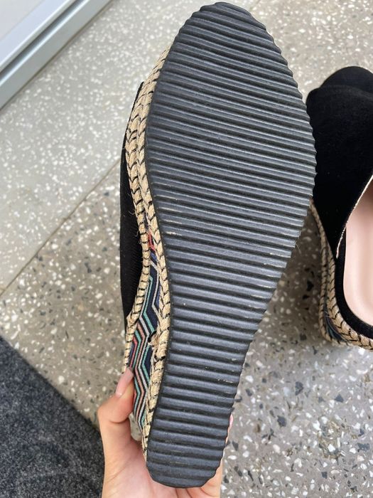 Sandale cu platformă