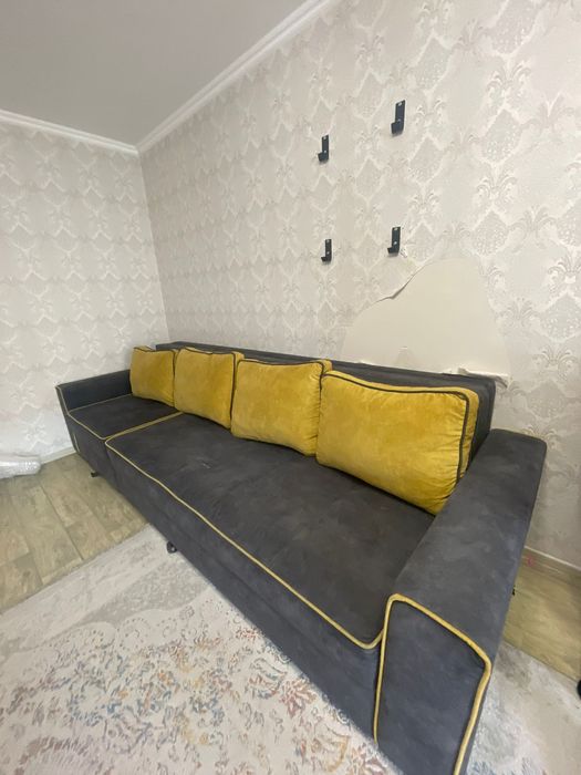 Диван ,Продам диван .290/103 размер.
Посадочное 263/70см
В