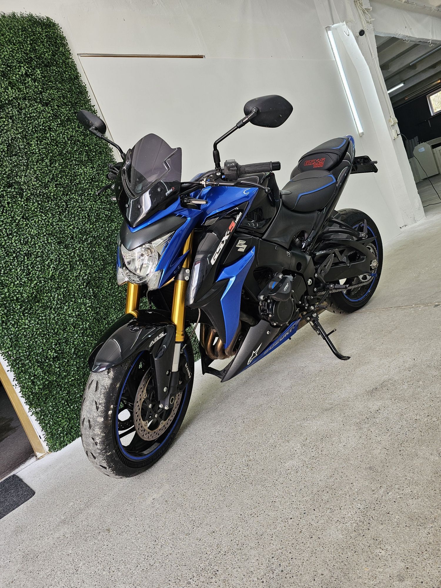 Vând motocicleta Suzuki gsx-s1000 2018