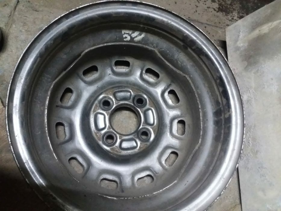 Продам диски автомобильные 2 штуки