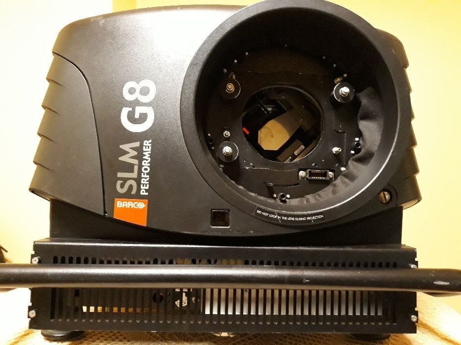 BARCO SLM G8 Проектор 3xDLP-Chip Profesional Cinema Projector