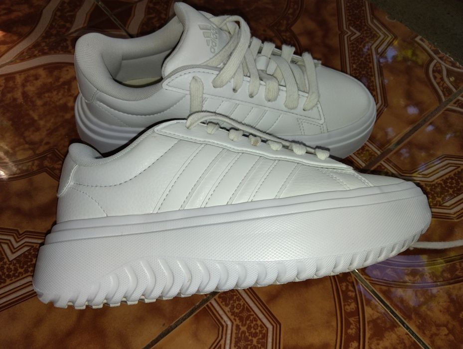 Vând adidași originali Adidas