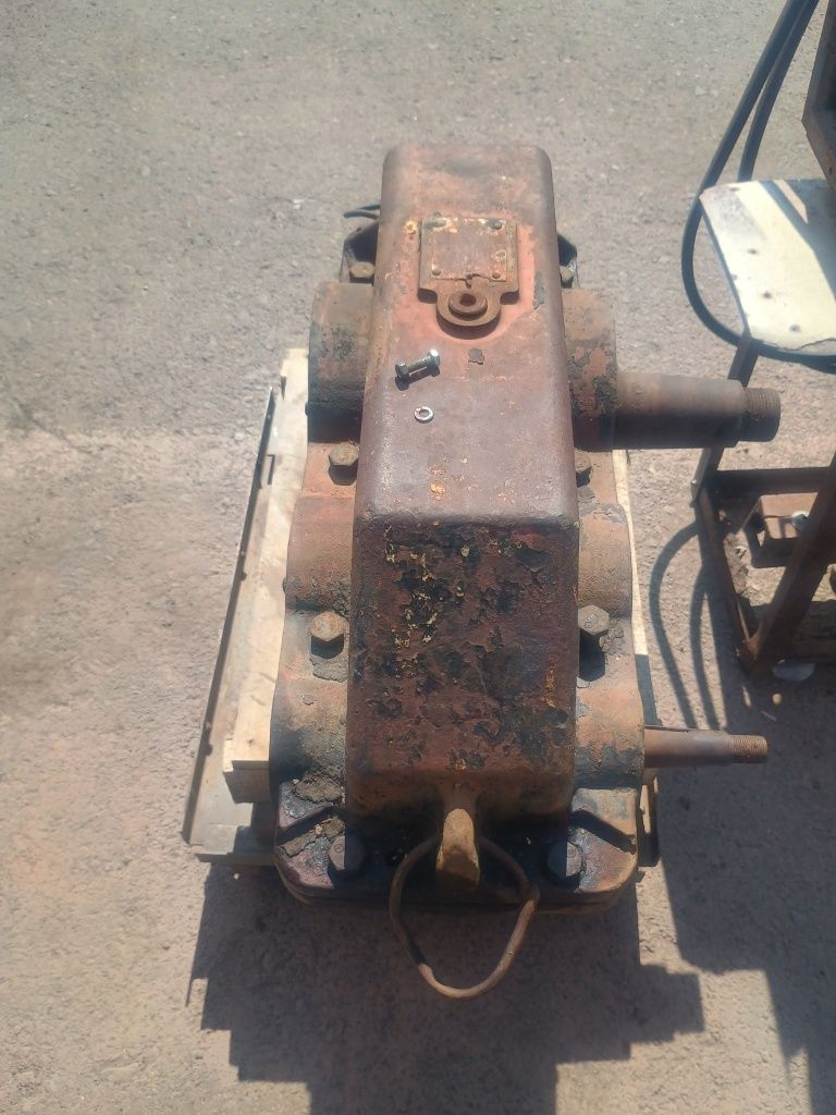 Редуктор ц 2 у 200.   1./20