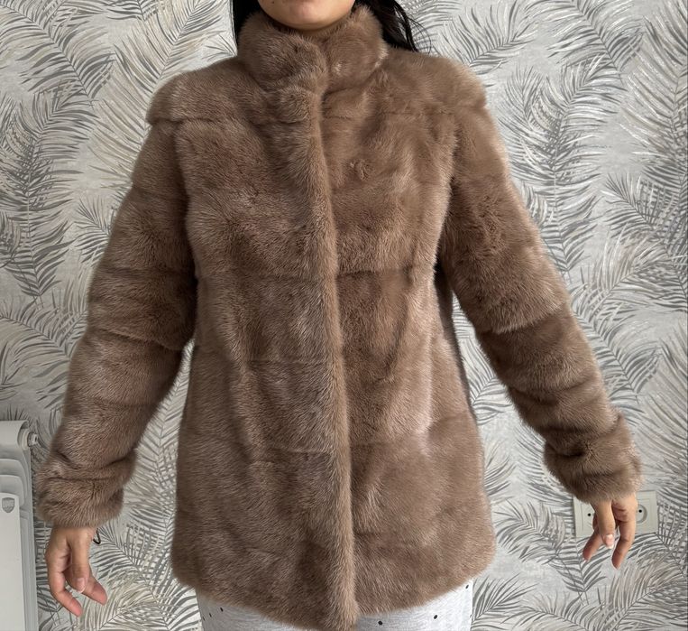 Состояние шубы отличное, купленав прошлом году,чистая норка,