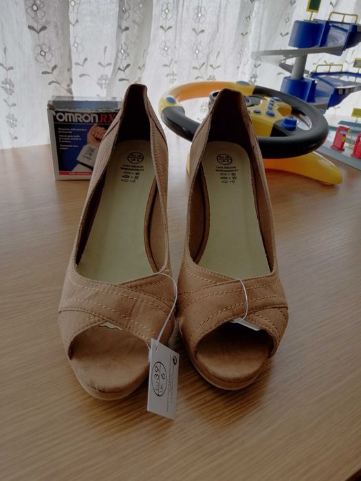 Дамски обувки с висок ток отворени