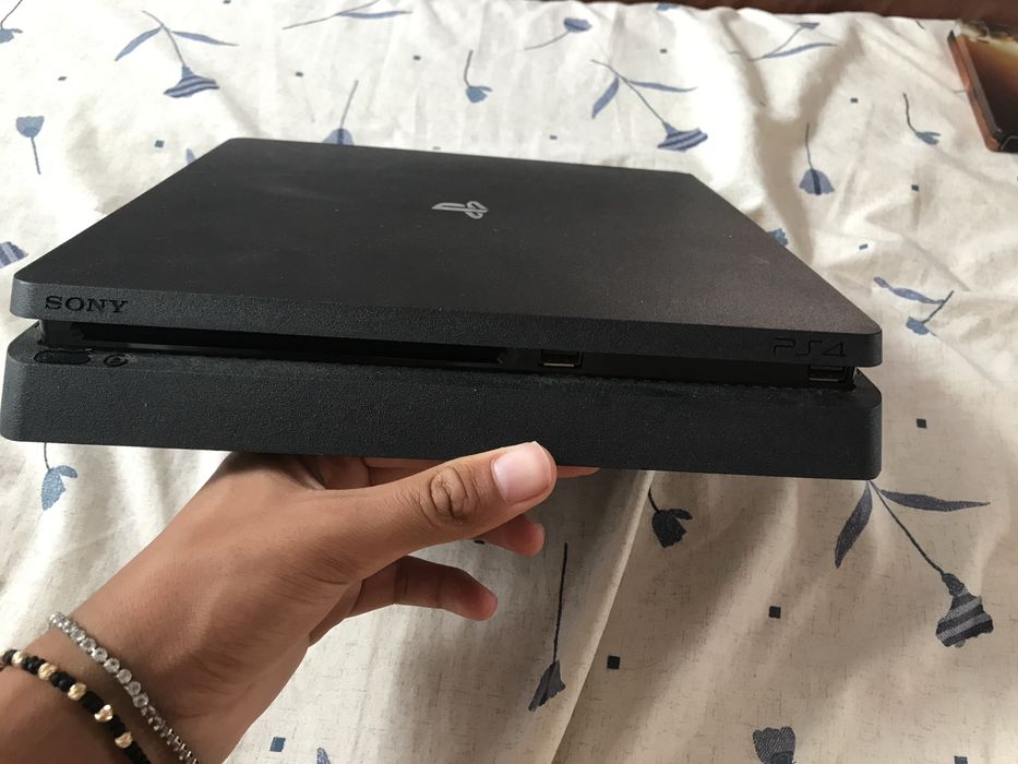 PlayStation4 slim bine întreținut