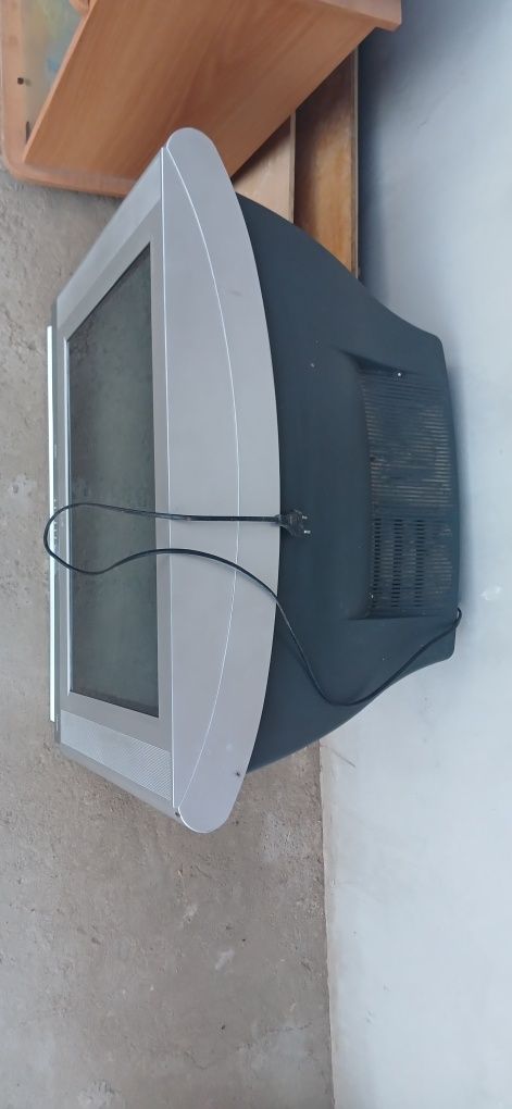 LG televizor 32 talik ploski ekran