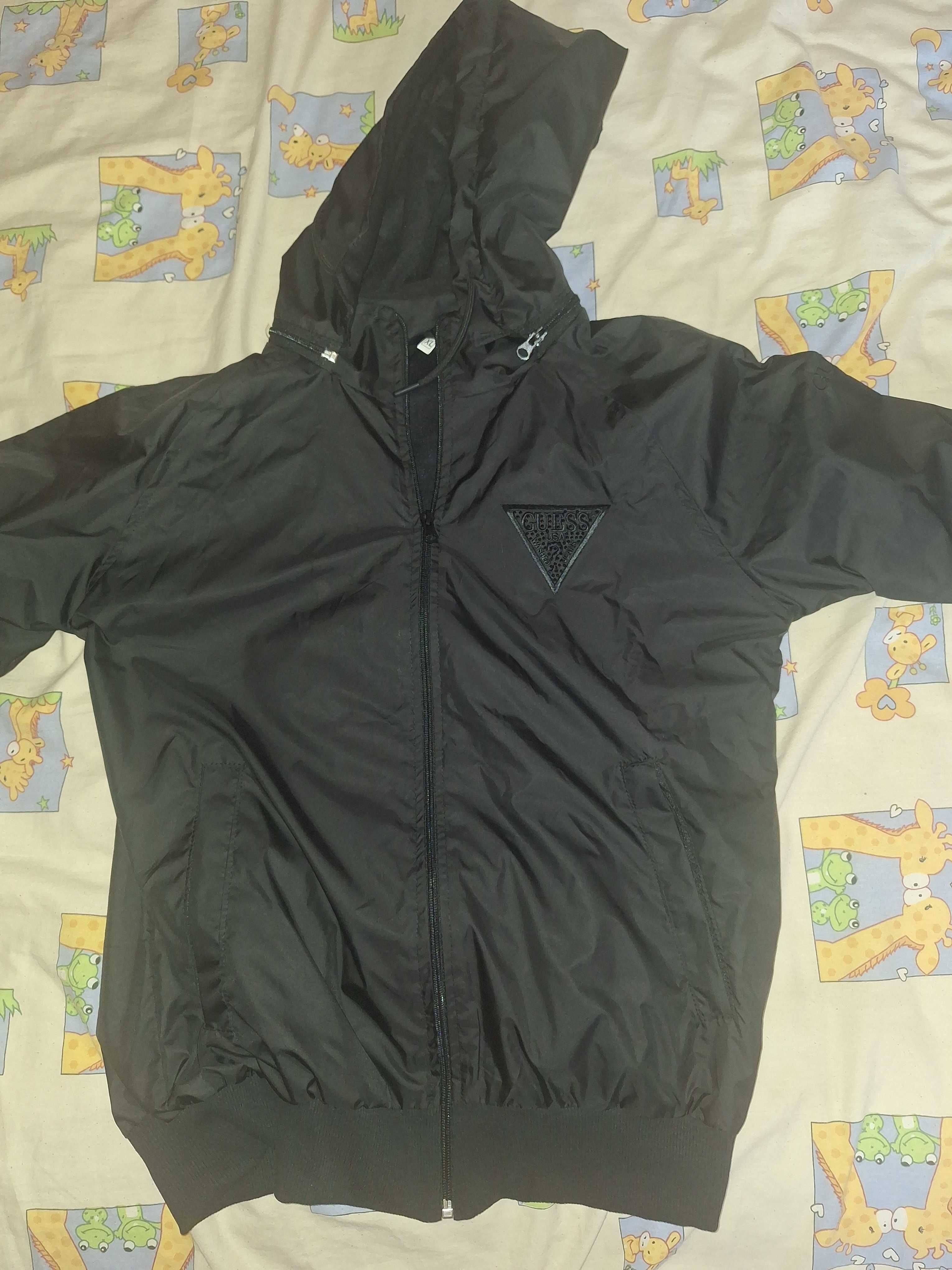 Продавам ветровка guess