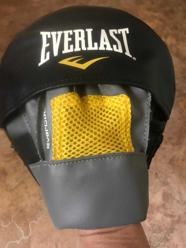 Лапа боксерская EVERLAST изогнутая (2шт в комплекте)