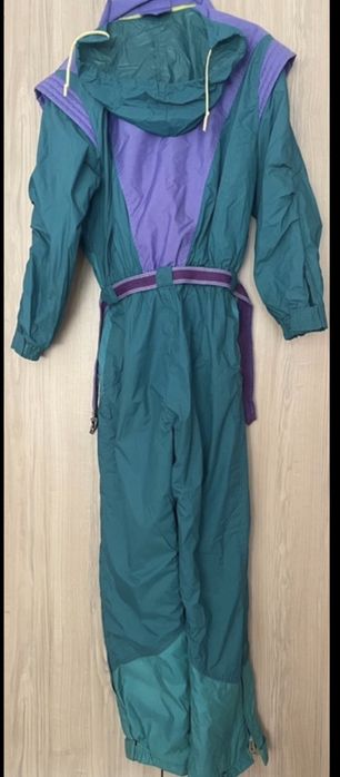 Costum pentru ski