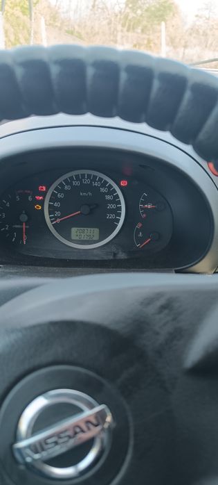 Автомобили Nissan Almera Tino