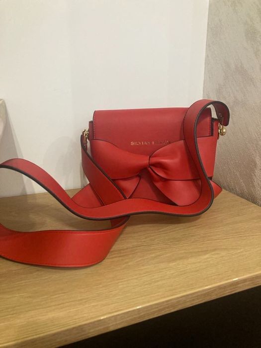 Намалена цена!!!Червена кожена чанта SILVIAN HEACH