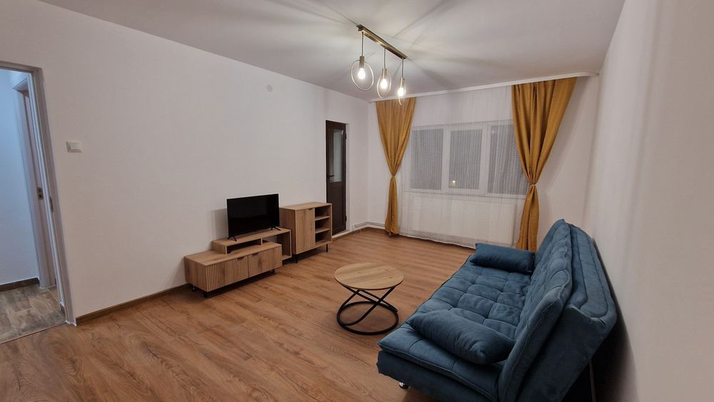 Apartament  2 camere Topoloveni, Central.  Complet removat si utilat