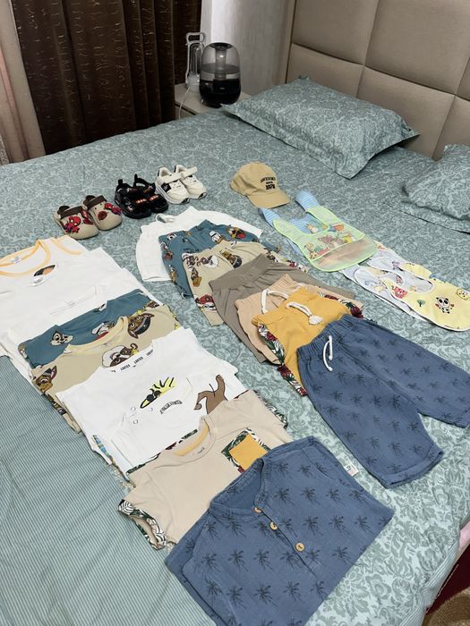 Детские постели, одежда и кенгуру всё вместе отдам всего за 100 тысяч.