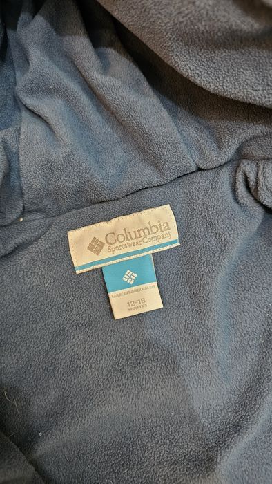 Combinezon Columbia, marime 12-18 luni, stare foarte buna.
