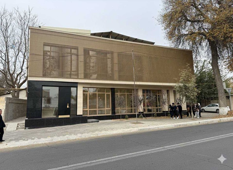 Сдается отдельно стоящие здание 330м2 Яккасарайском районе SH83