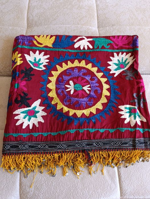 Продам старинное сюзане.