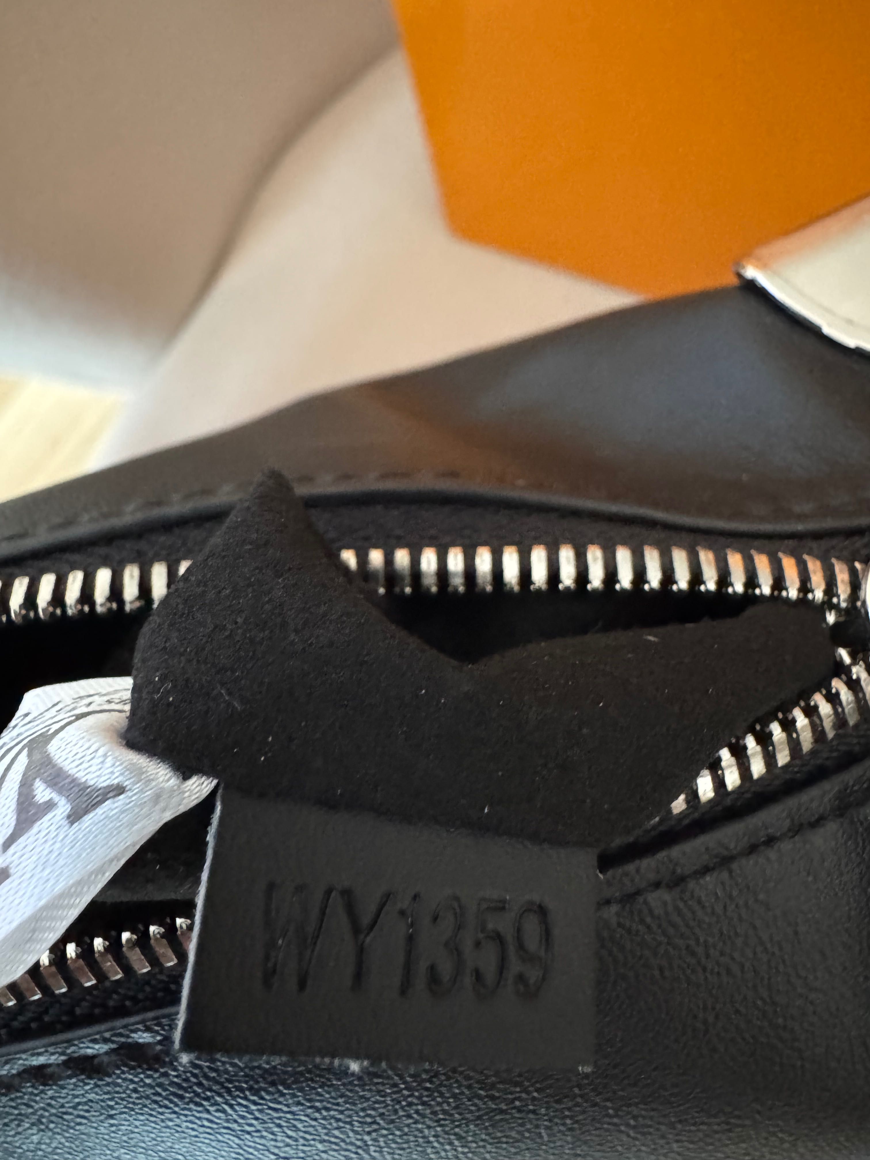 Louis Vuitton -Автентична чисто нова дамска кожена чанта