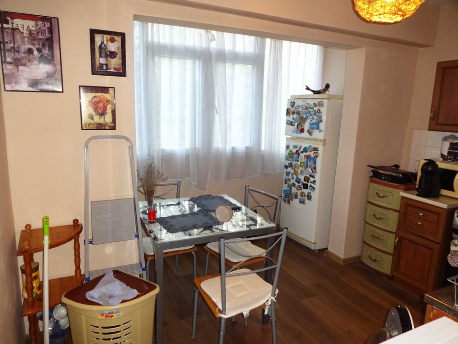 Просторен и функционален апартамент с 2 спални и кухня