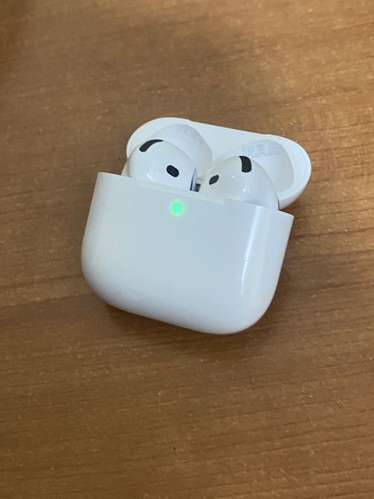 Apple air pods 4