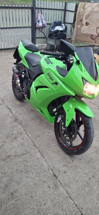 Se vinde kawasaki ninja250 r injecție  an 2010 acte de anglia