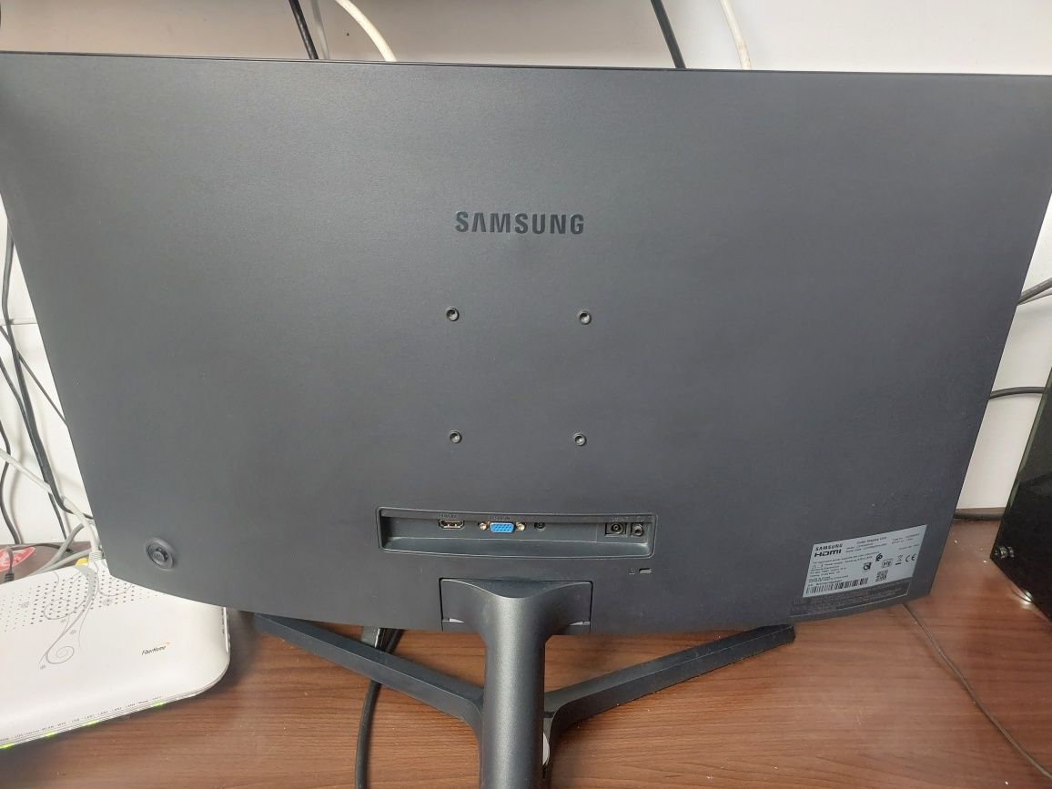 Vând monitor curbat Samsung