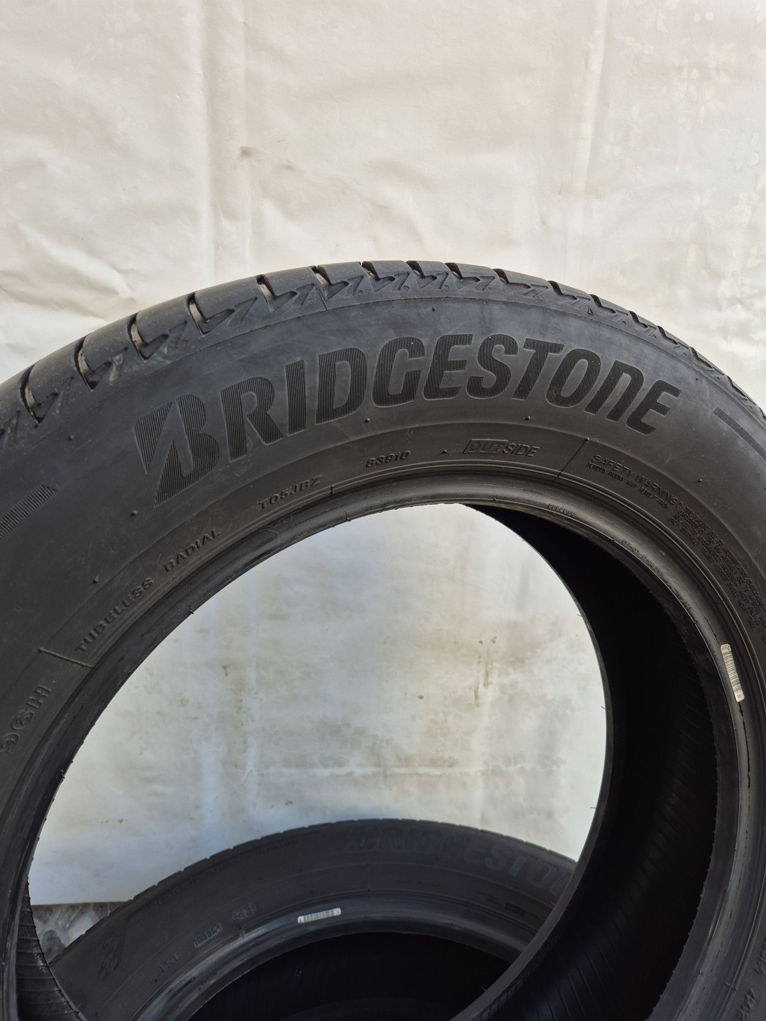 2бр 215 60 17 Bridgestone летни - 21г