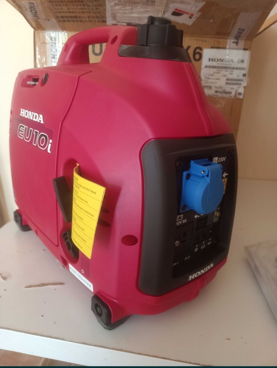 Продавам генератор Honda EU 10I