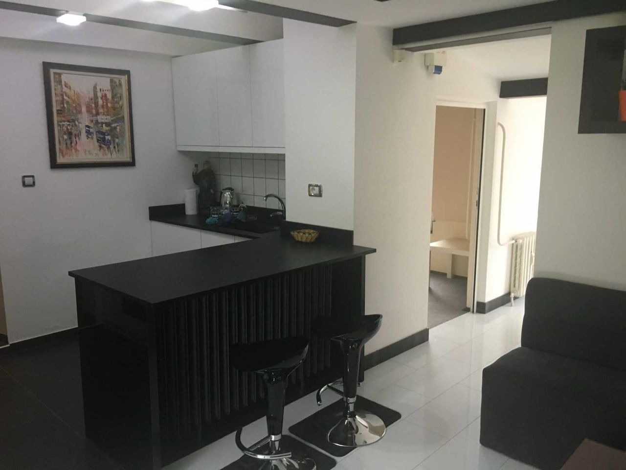 Дава се под наем Тристаен апартамент в София, Център - 82 кв.м за 765 € - Снимка #2