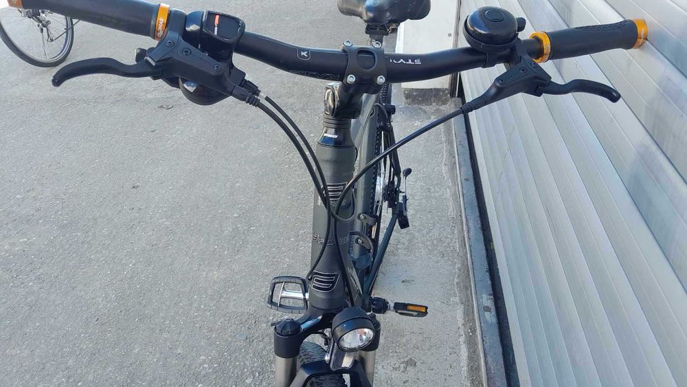 Vehicol cu transmisie pe curea